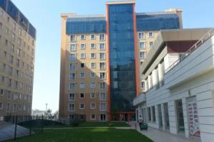 Deluxia Suites, Эсеньюрт