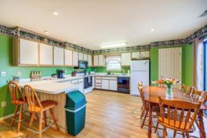 Kitty Hawk Vacation Rental: 1 Mi to Beaches!, Китти-Хок