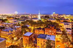 Upgraded In-town Gem: Private Patio & Parking 2 Bedroom Home, Саванна