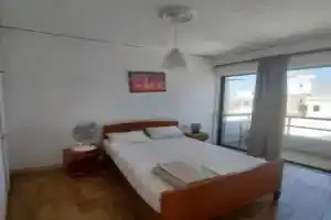 3rd floor appartment in the center with sea view, Родос