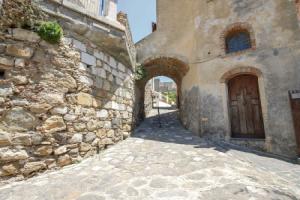 Spectacular Holiday Home in Castelmola With Terrace, Кастельмола