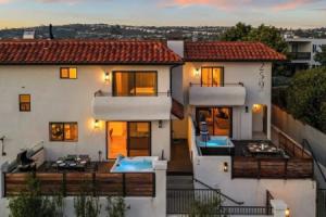 Steps to Beach, Hot Tub + Private Patio 259 Trailhead Trestles 3 by Avantstay, Сан-Клемент