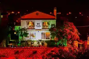 Rebetiko Hotel, Алачати