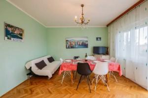 Milica - Parking and Garden - A1, Kaštel Kambelovac