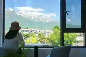 New Residence in Ancient Town | Traditional Naxi Snow Mountain Viewing Courtyard (Baisha Store), Лицзян
