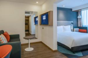 Holiday Inn Express Qingdao City Center, An Ihg Hotel, Циндао
