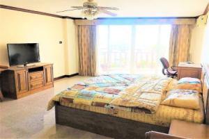 Royal Hill Resort Pattaya Corner Condo With sea & Pool Views, Джомтьен