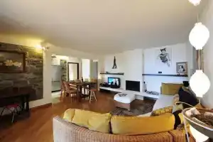 Casa Tuzzi, Карате-Урио