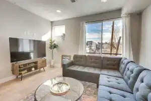 Mountain-view Rooftop Deck: Denver Townhome, Денвер