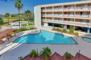 Waterfront Corpus Christi Escape w/ Pool Access!, Корпус-Кристи