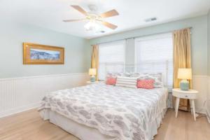 Catch A Wave by Tybee Vacation Rentals, Тиби-Айленд