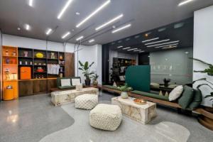 The Zipper Hotel & Apartments, Нойс