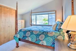 Pet-friendly Rockaway Beach Home w/ Fire Pit!, Рокуэй-Бич
