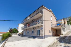 Studio apartment Ana - free parking: SA1 Stanici, Riviera Omis, Tice