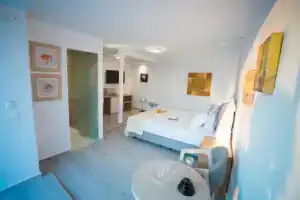 Мини-отель «Kratiras View Luxury Suites», Фира