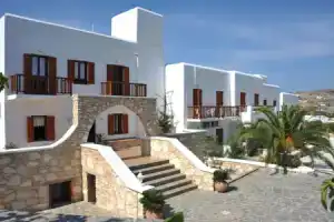 Eri Hotel, Парикия