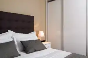 The Residence Hotel, Подстрана