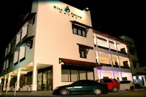 Blue Spring Hotel, Ваддува
