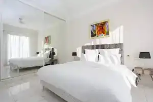 Mariott Area: Sunny 2 Beds /2 Baths, Канны