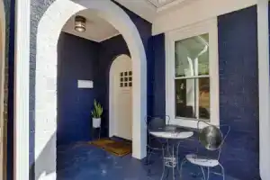 Walkable Tyler House w/ Deck: 1/2 Mi to Downtown!, Тайлер