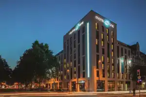 Motel «One Düsseldorf Hauptbahnhof», Дюссельдорф
