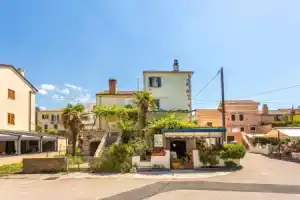 Nice Apartment in Punat With Wifi, Пунат
