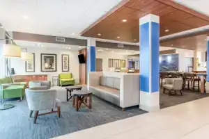 Holiday Inn Express & Suites Springfield North by IHG, Спрингфилд