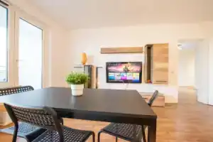 Apartments with Balcony - 20 min DUS Airport & MESSE DUS, Дюссельдорф