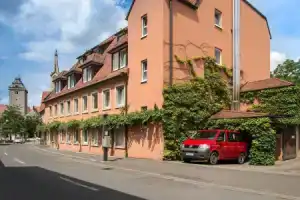 Hotel «Rose», Фольках