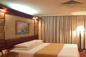 Golden Dragon Hotel, Куньмин