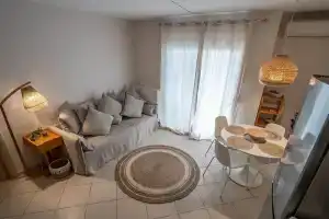 Elia Family Apartment, Неос Мармарас