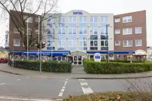 Hotel «am Berliner Platz», Лангенфельд