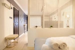 Flat Near Coast With Shared Terrace in Karsiyaka, Измир