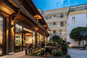 Lijiang Yage Bieyuan Homestay (Gucheng Bailong Cultural Square), Лицзян