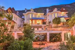 3 House Apart, Каш