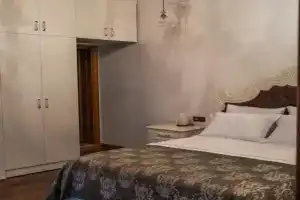 Ömer Çak?ro?lu Kona??, Сюрмене