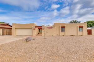 Private Pool & Patio: Home Near Mesa Arts Center!, Меса