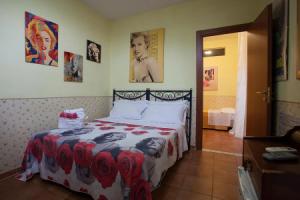 Hotel «Cineholiday», Неаполь