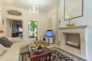 Well Located Townhouse & Courtyard Kalka, Коспикуа