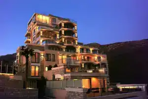 Family Lux Apartments - Lemon Garden and Pool, Бечичи