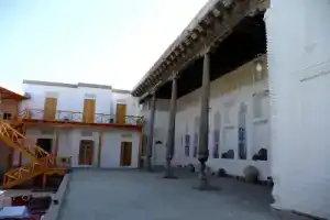 Hovli Poyon Hotel, Бухара