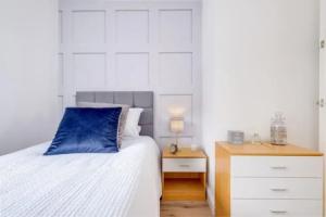 Night Stay - Alpha House, Бирмингем