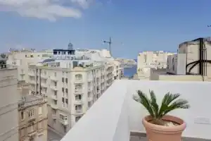 Magical Rooftop Penthouse, Best Location In Sliema, Сент-Джулианс