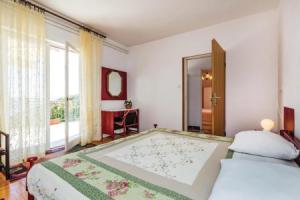Stunning Home in Medveja With Wifi and 3 Bedrooms, Мошеничка Драга