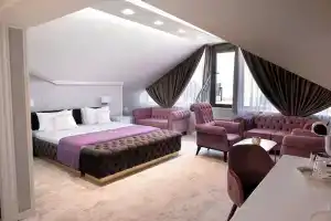 The Queen Palace, Нови-Сад