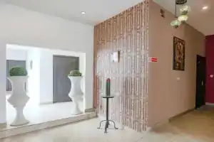 Отель «Vaccinated Staff- Oyo 9570 Pulse Impulse Bnb», Дели