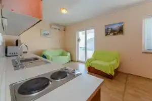 Apartment Mlađo - swimming pool: A1 Privlaka, Zadar riviera, Привлака