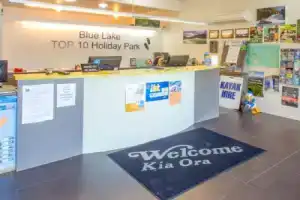 Отель «Blue Lake Top 10 Holiday Park», Роторуа