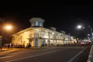 Отель «Raffleshom», Бандунг