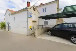 Apartment Karla 4, Супетар